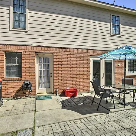 Pet-Friendly Houston Rental With Private Patio!